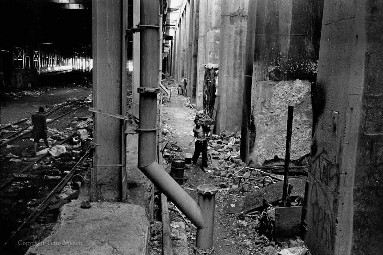 tunnel people photo