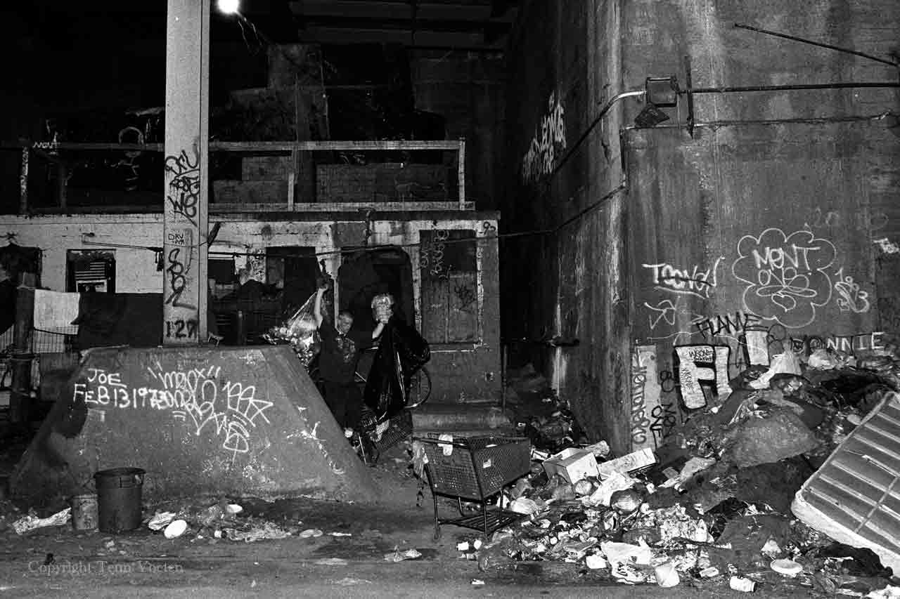 tunnel people photo